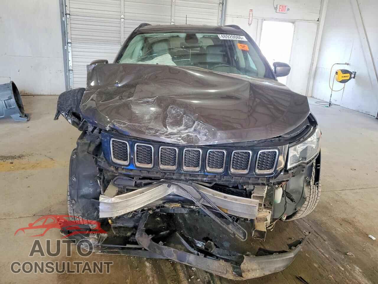 JEEP COMPASS 2018 - 3C4NJDBB8JT349985