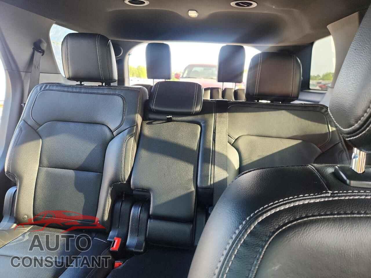 FORD EXPLORER 2017 - 1FM5K7FH5HGE33205