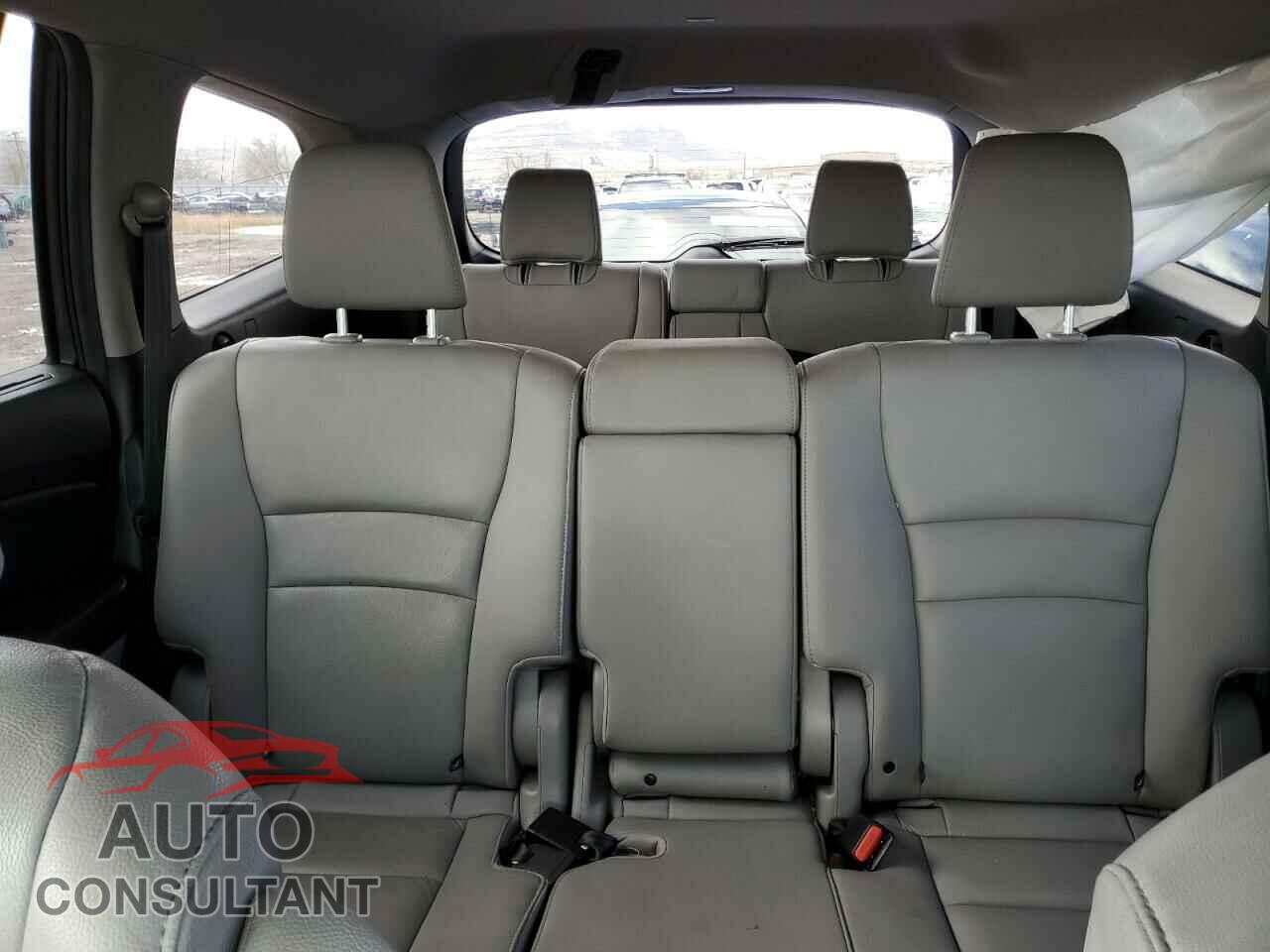 HONDA PILOT 2018 - 5FNYF6H83JB047489