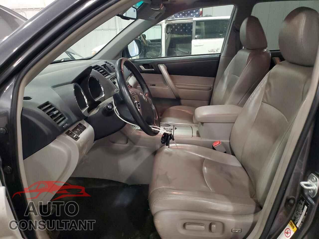 TOYOTA HIGHLANDER 2013 - 5TDBK3EH8DS267019