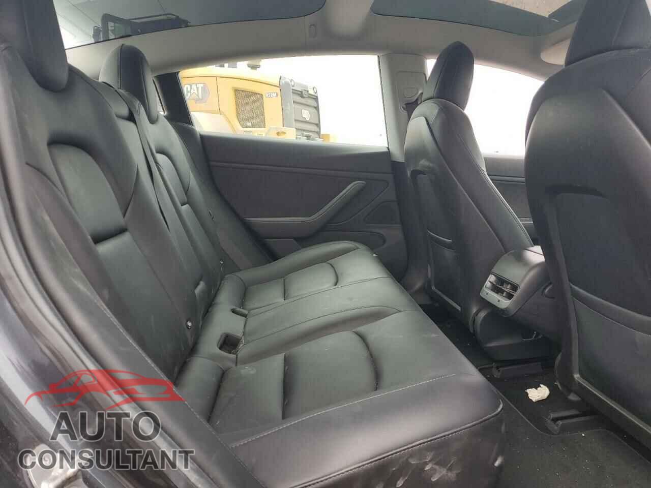 TESLA MODEL 3 2018 - 5YJ3E1EA1JF030455