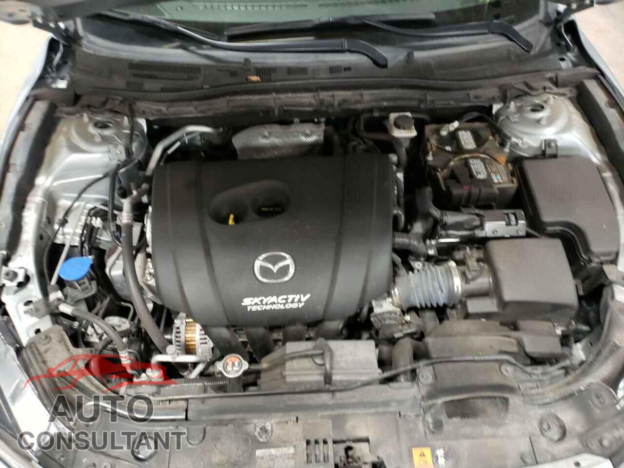 MAZDA 3 2018 - 3MZBN1V33JM175356