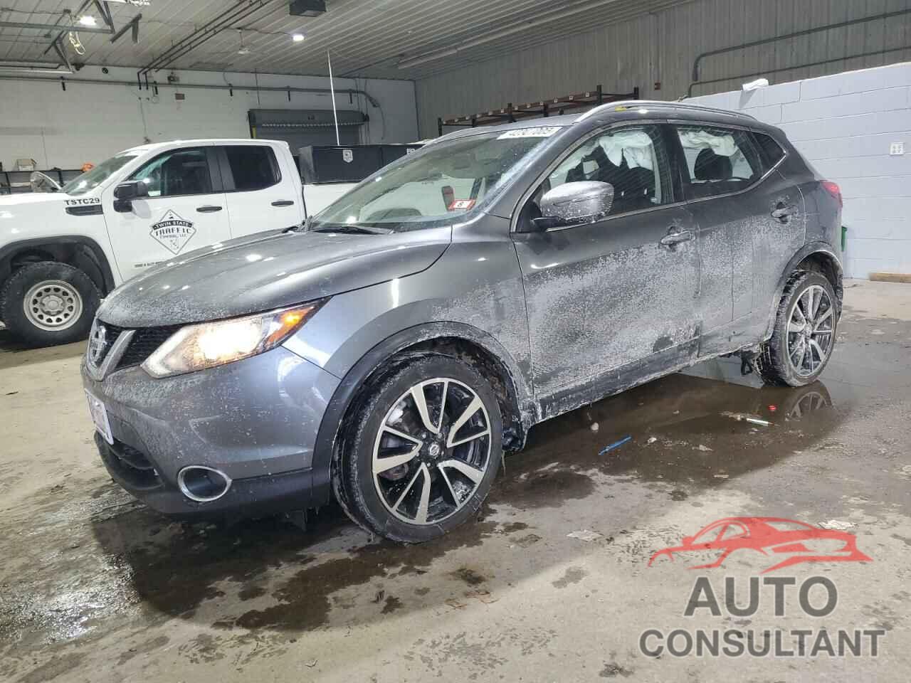 NISSAN ROGUE 2018 - JN1BJ1CR5JW205756
