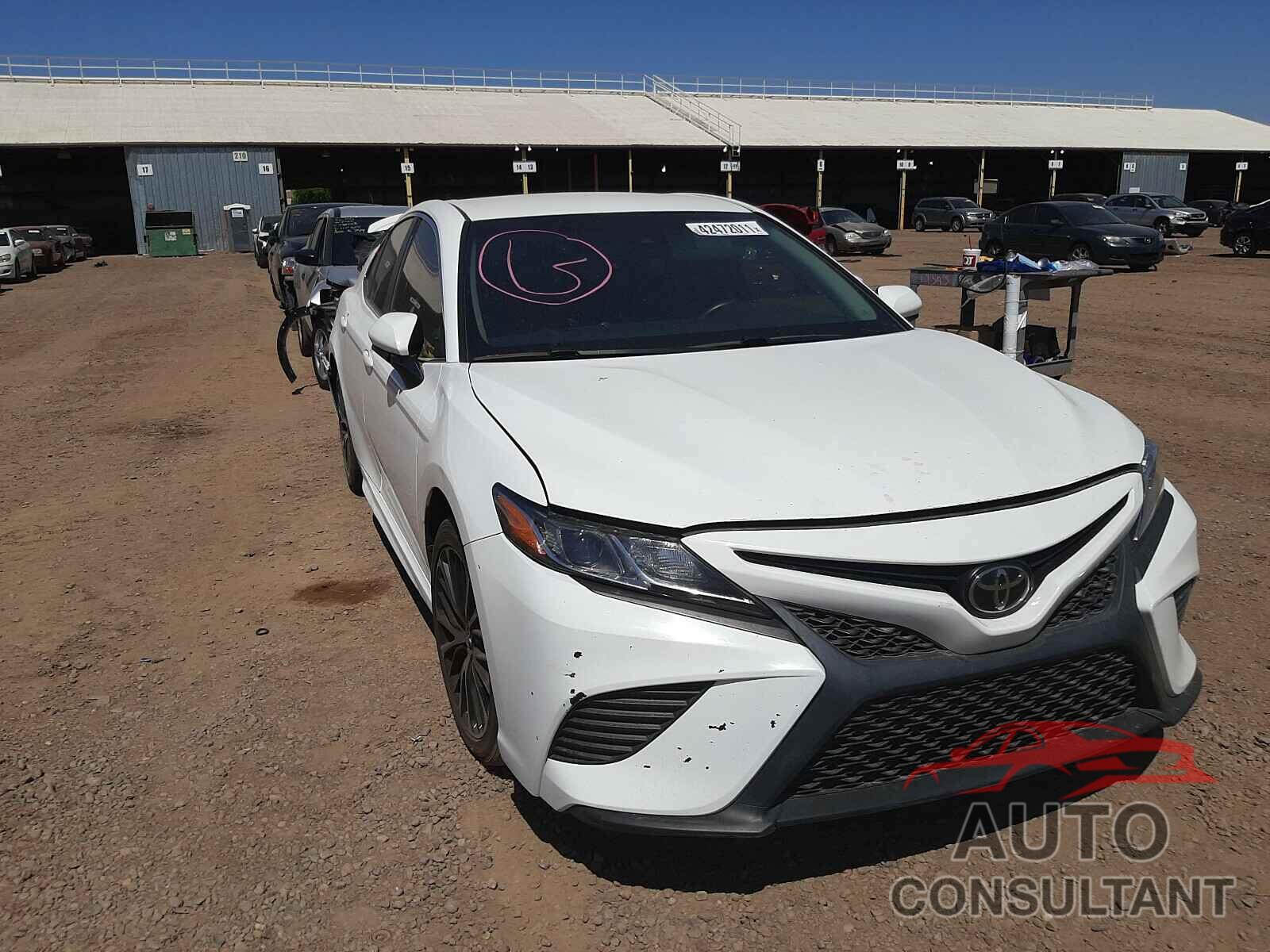 TOYOTA CAMRY 2018 - 4T1B11HK2JU578897
