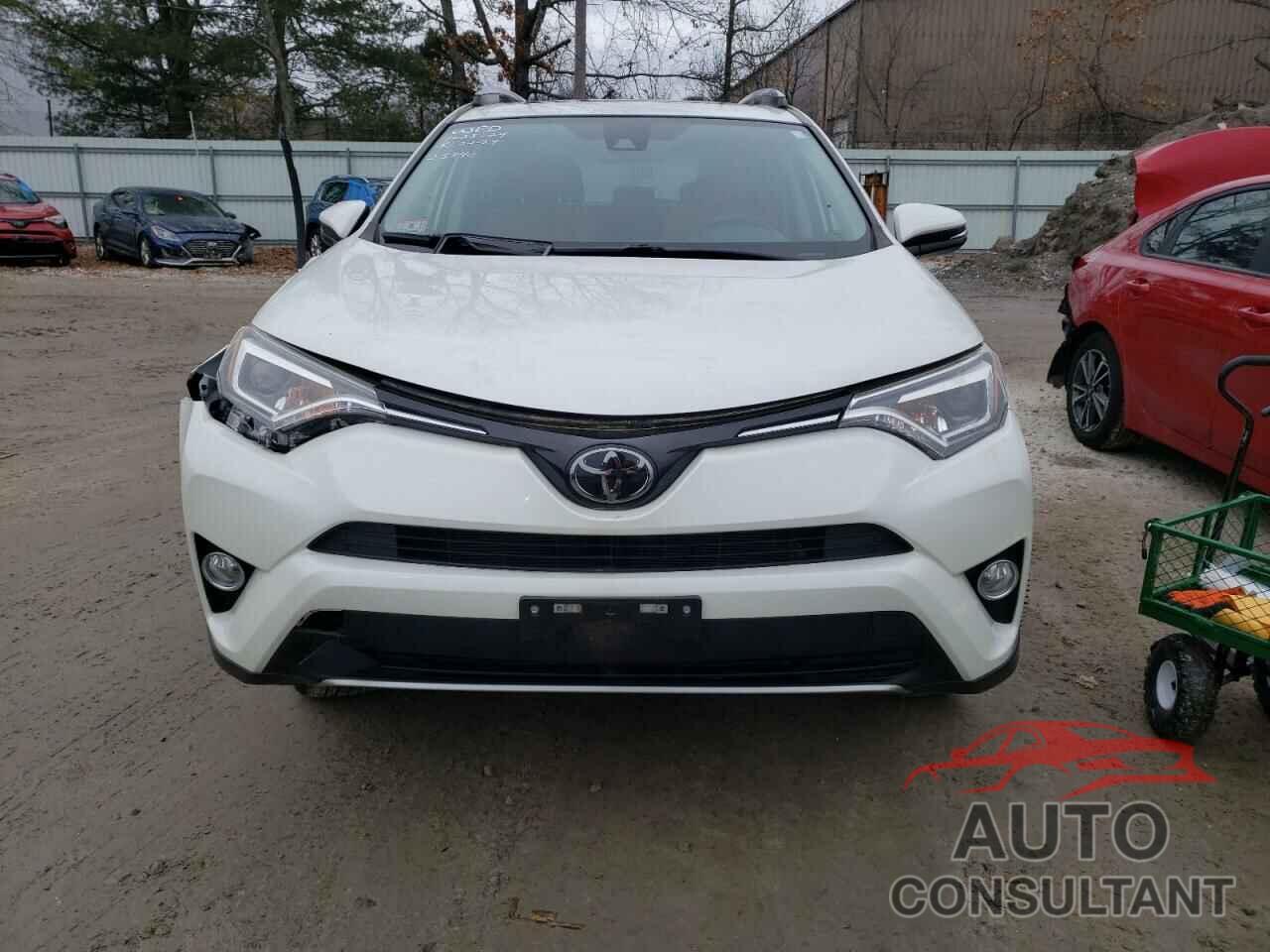 TOYOTA RAV4 2018 - JTMDFREV4JJ208659