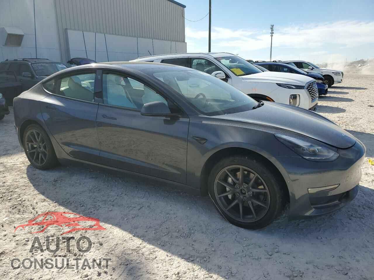TESLA MODEL 3 2022 - 5YJ3E1EB8NF305656