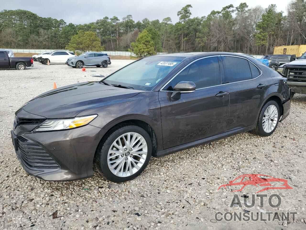 TOYOTA CAMRY 2018 - 4T1B11HK1JU155289