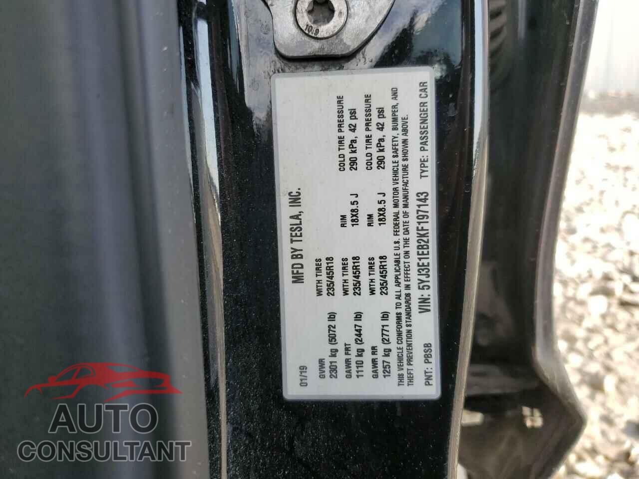 TESLA MODEL 3 2019 - 5YJ3E1EB2KF197143
