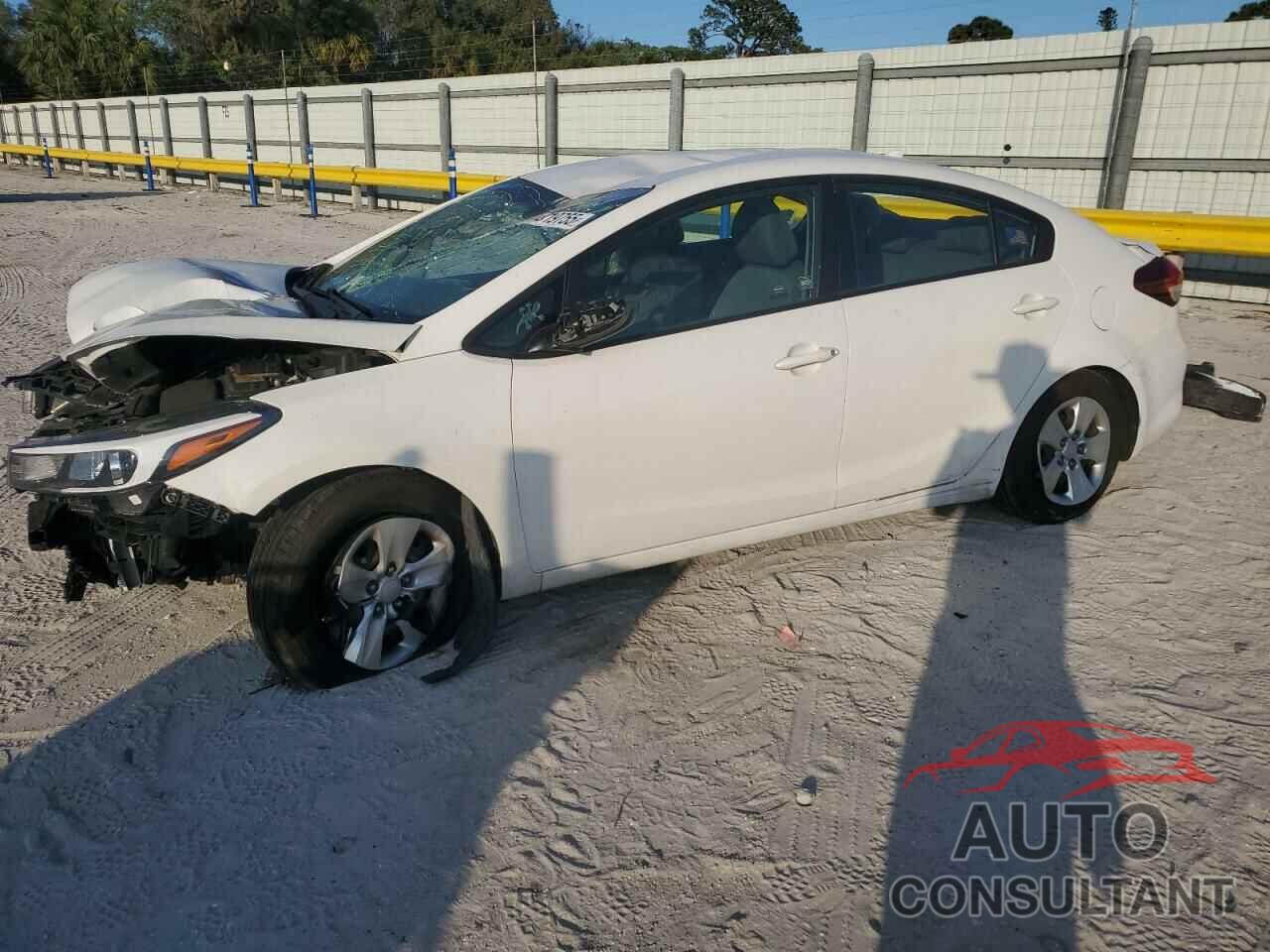 KIA FORTE 2018 - 3KPFK4A74JE236389