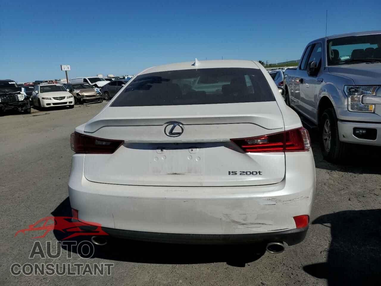 LEXUS IS 2016 - JTHBA1D2XG5037592