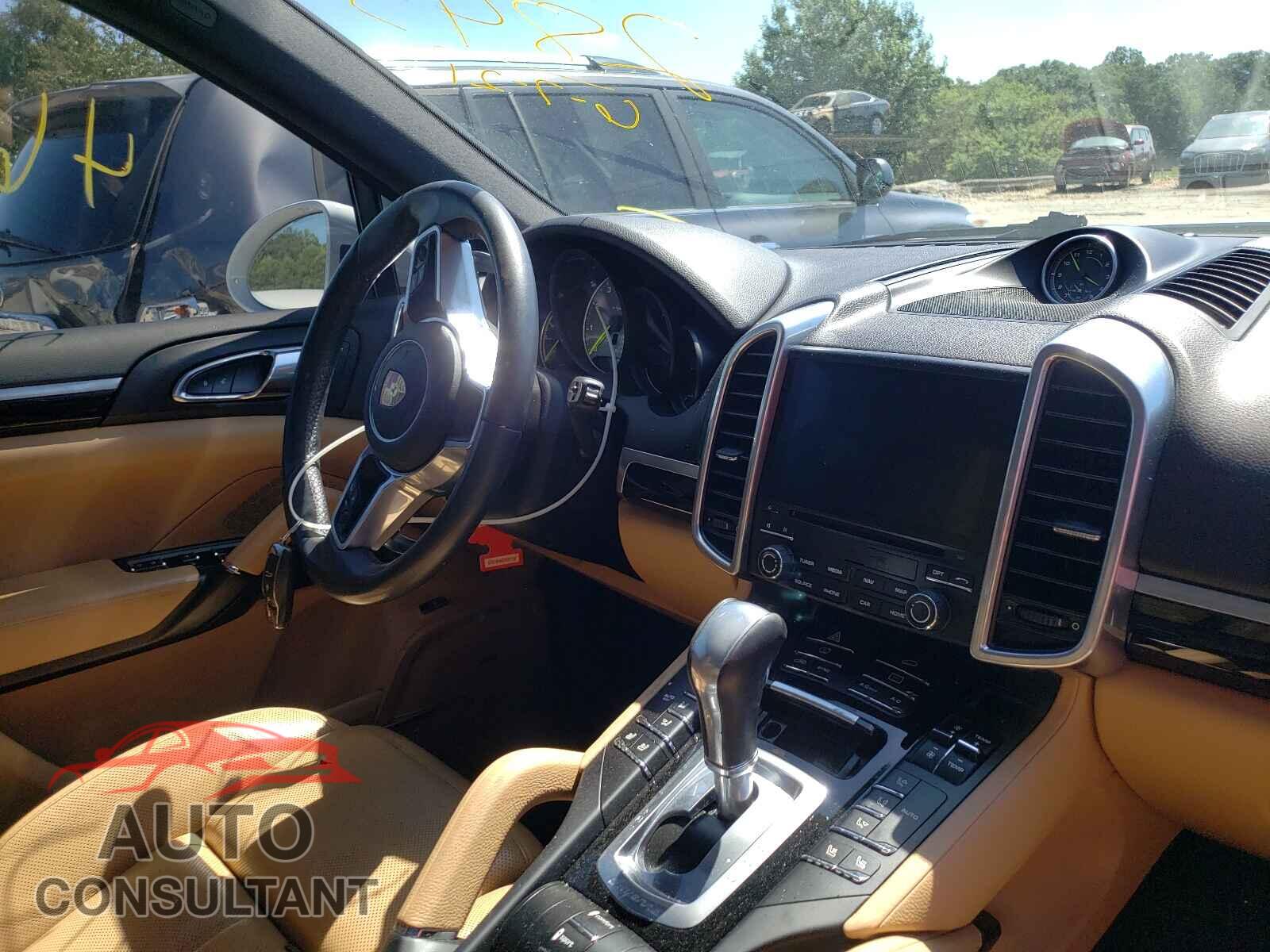 PORSCHE CAYENNE 2017 - WP1AE2A29HLA72843