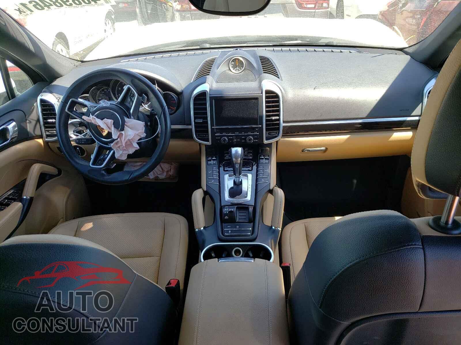 PORSCHE CAYENNE 2016 - WP1AA2A27GKA15413