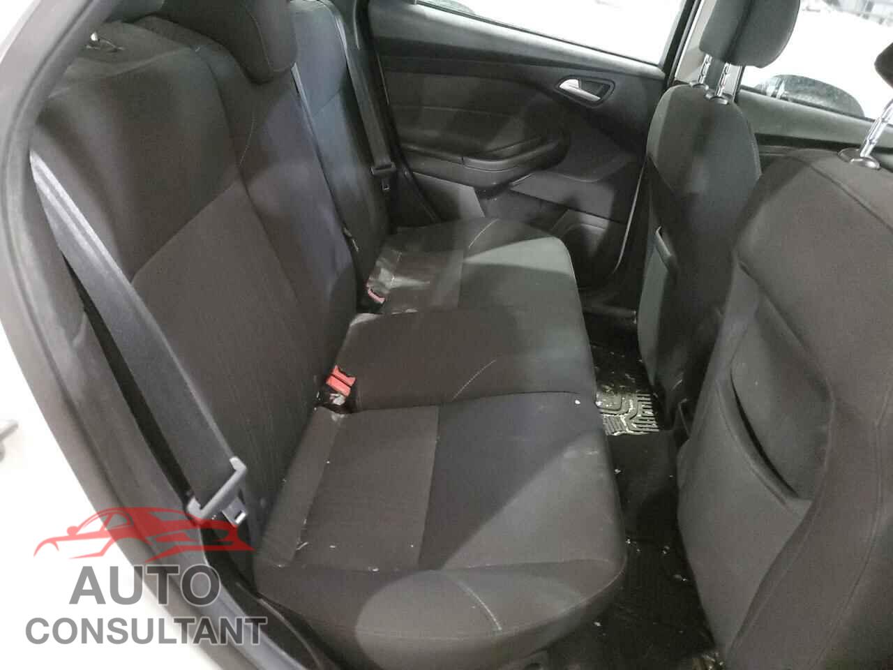 FORD FOCUS 2016 - 1FADP3K28GL352108