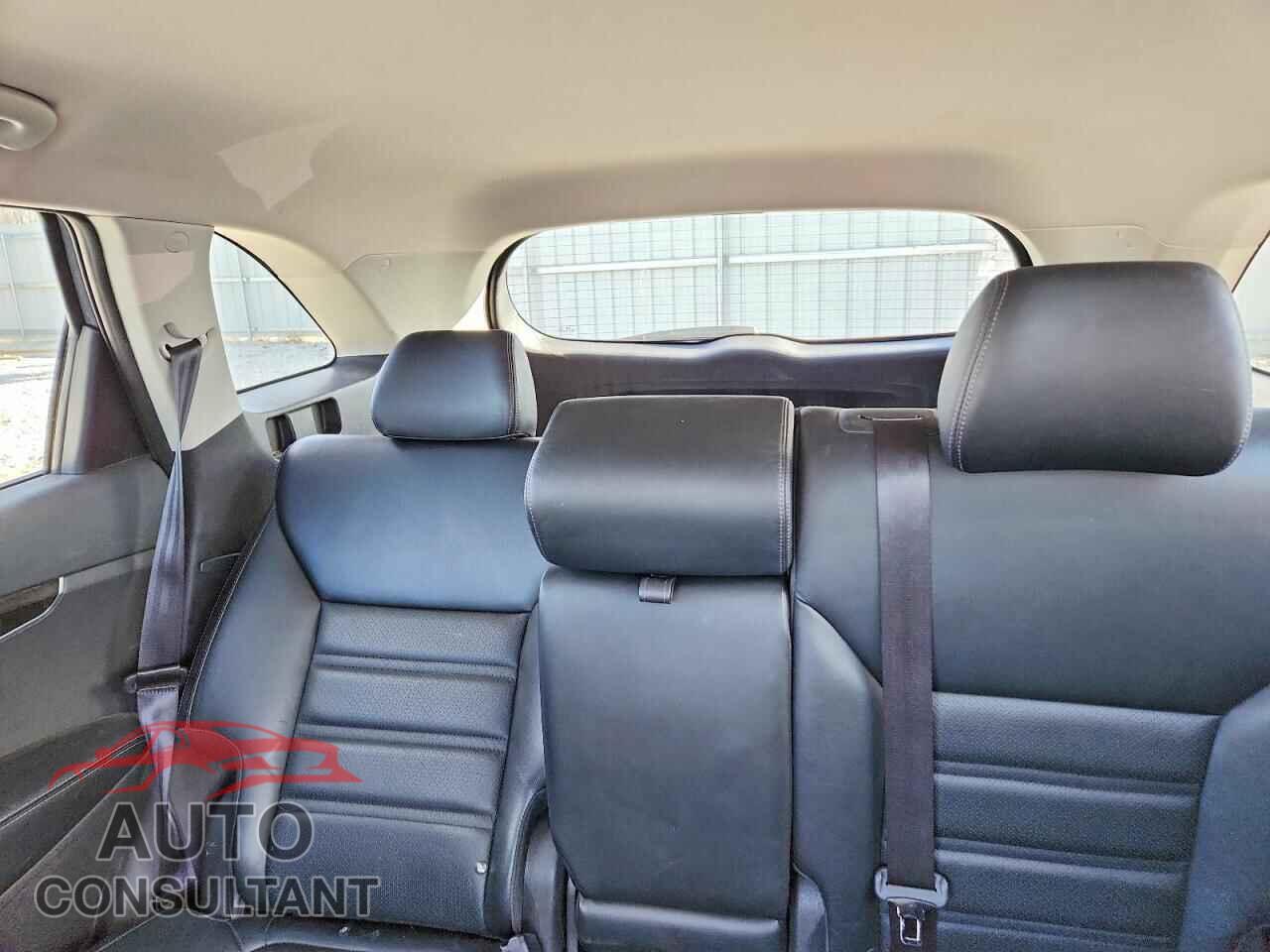 KIA SORENTO 2016 - 5XYPHDA13GG028398