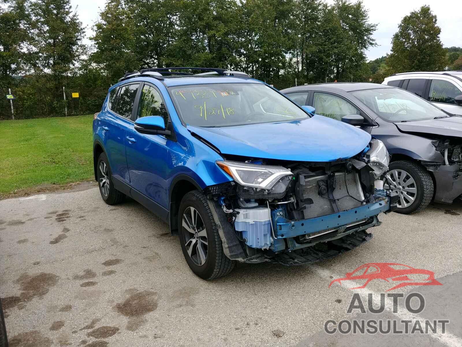 TOYOTA RAV4 XLE 2017 - JTMRFREV9HJ705044