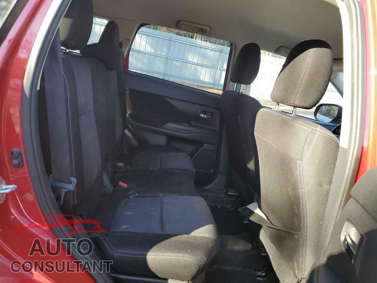 MITSUBISHI OUTLANDER 2017 - JA4AD2A32HZ014786