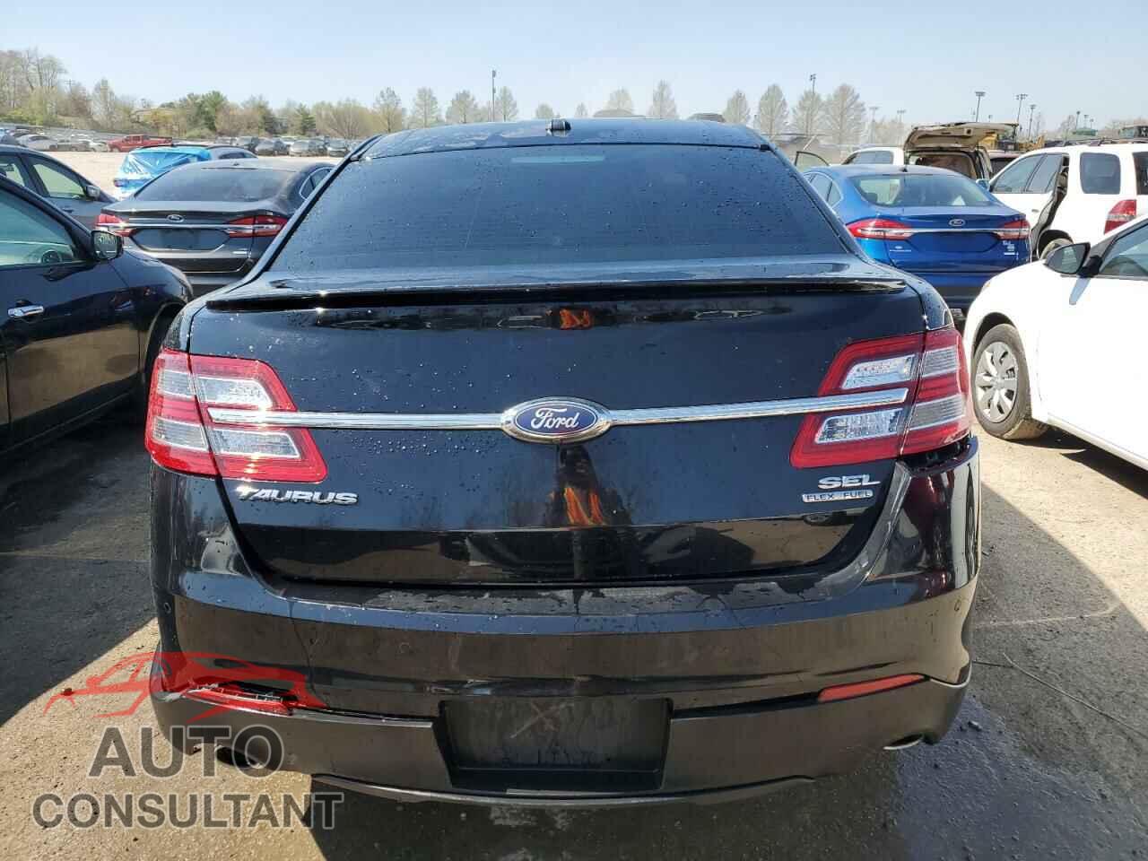 FORD TAURUS 2018 - 1FAHP2E87JG113726