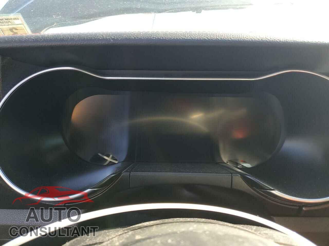 FORD MUSTANG 2019 - 1FA6P8CF9K5163553