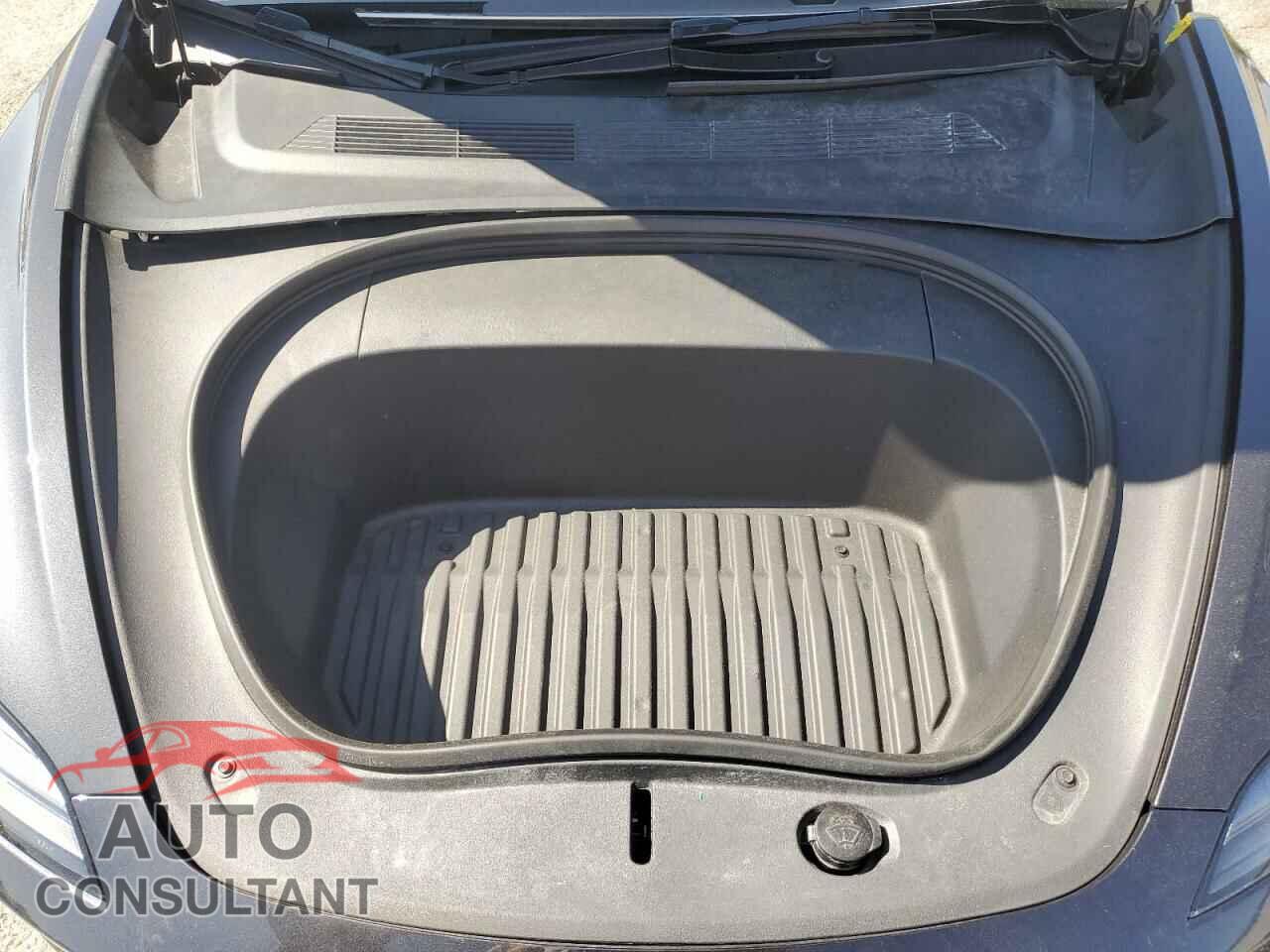 TESLA MODEL 3 2024 - 5YJ3E1EA0RF728745