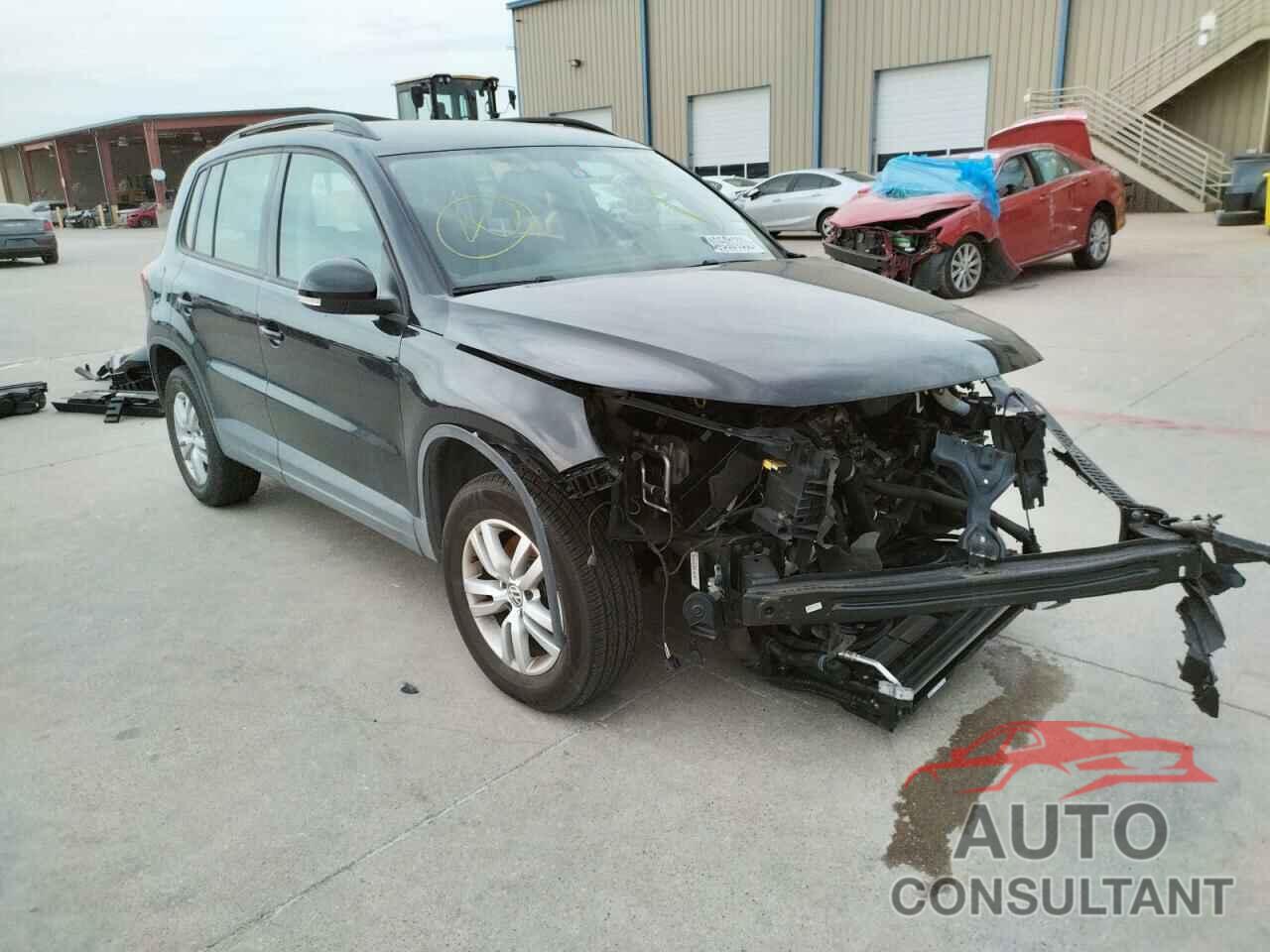 VOLKSWAGEN TIGUAN 2017 - WVGAV7AX4HK023979