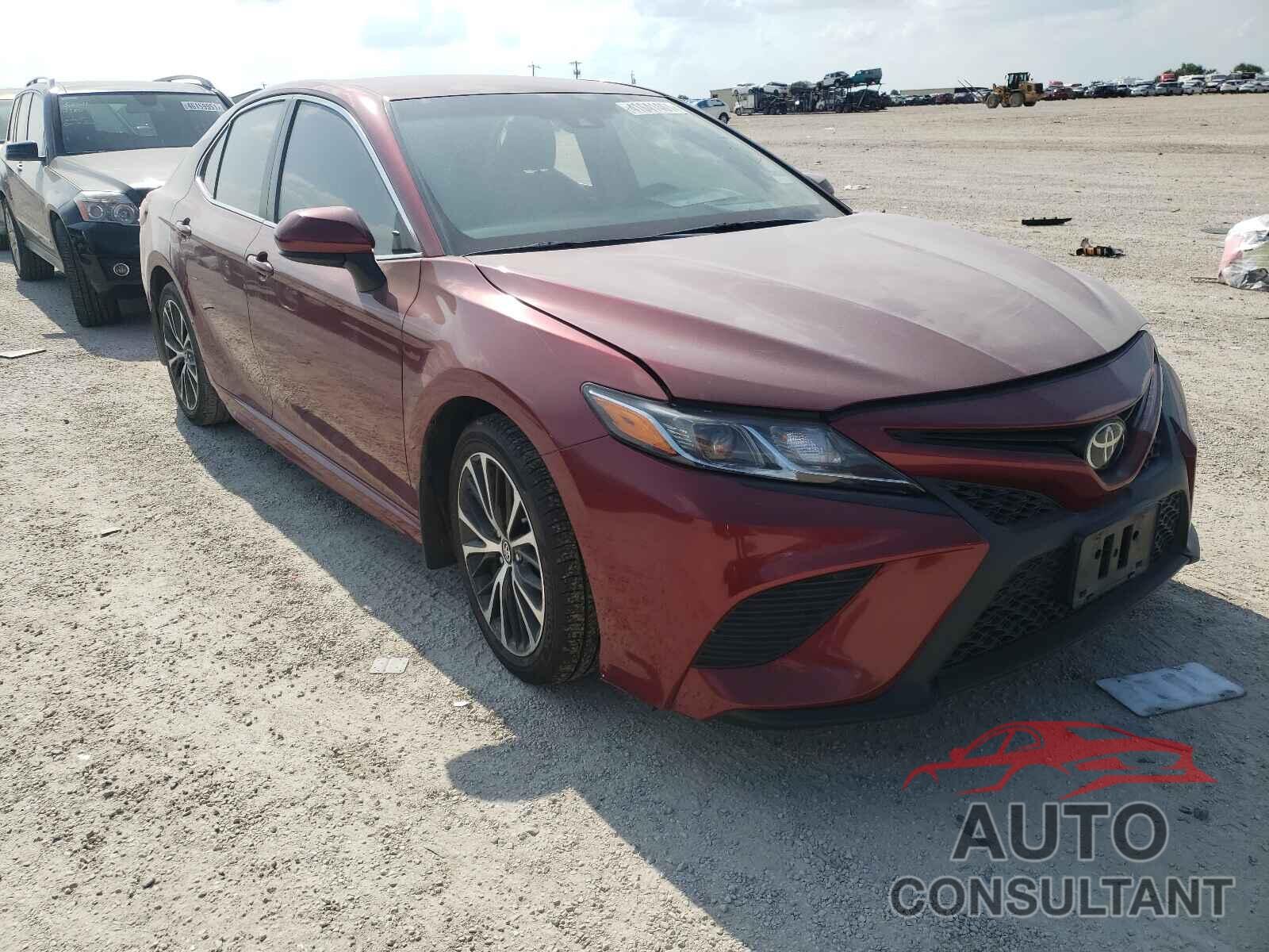 TOYOTA CAMRY 2018 - 4T1B11HK1JU618841