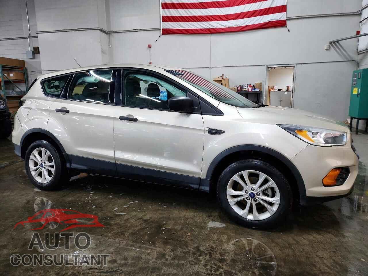 FORD ESCAPE 2017 - 1FMCU0F70HUD42800