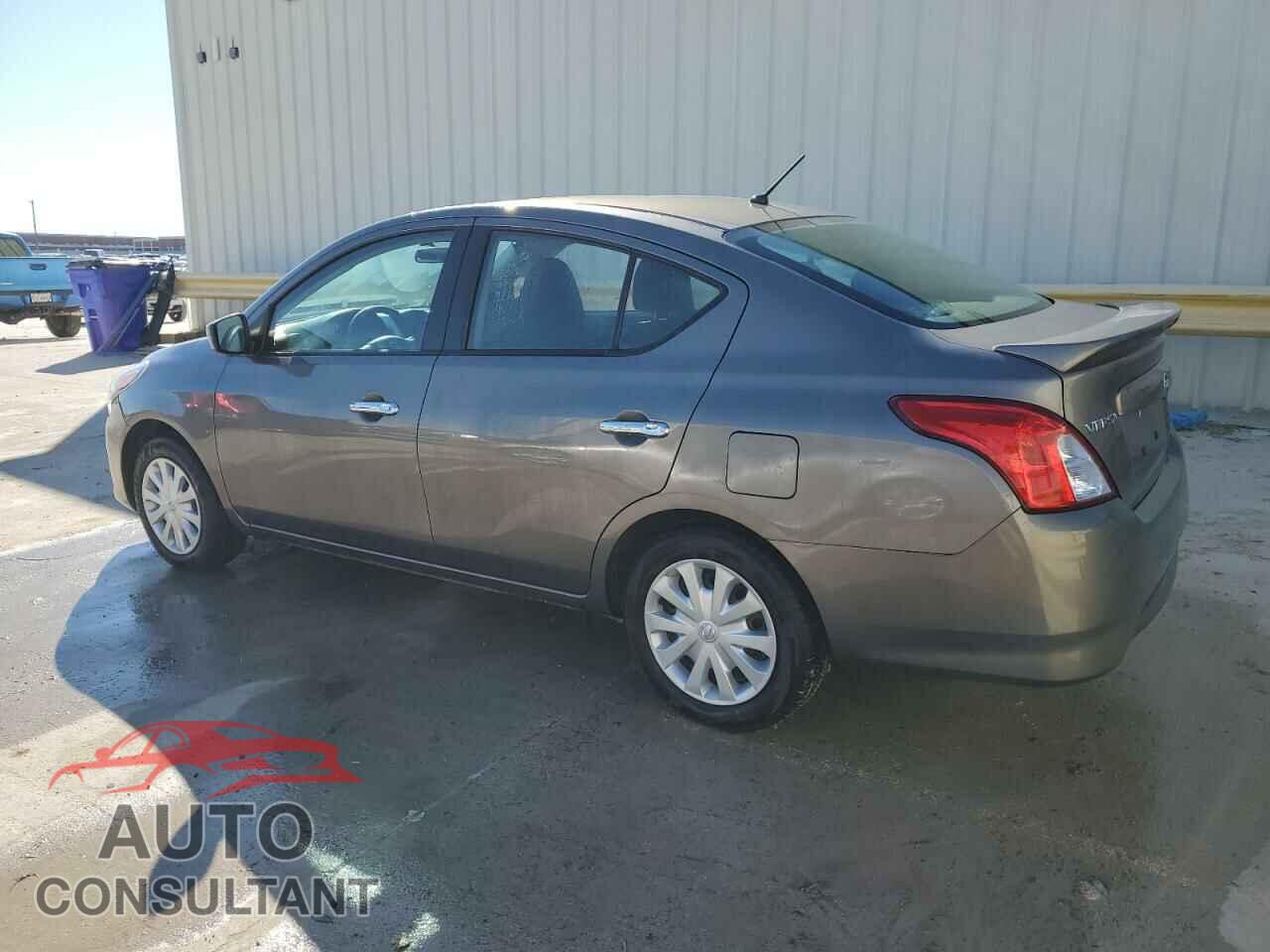 NISSAN VERSA 2017 - 3N1CN7AP7HL812268