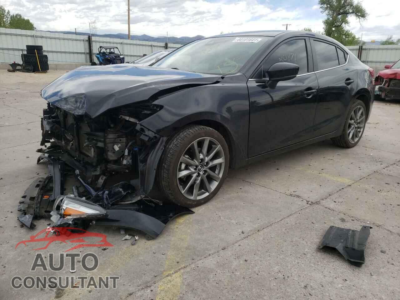 MAZDA 3 2018 - 3MZBN1V30JM243094