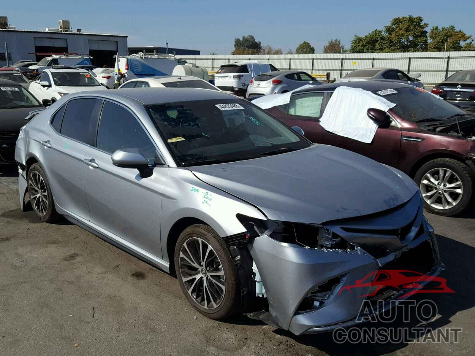 TOYOTA CAMRY 2018 - 4T1B11HK4JU063464
