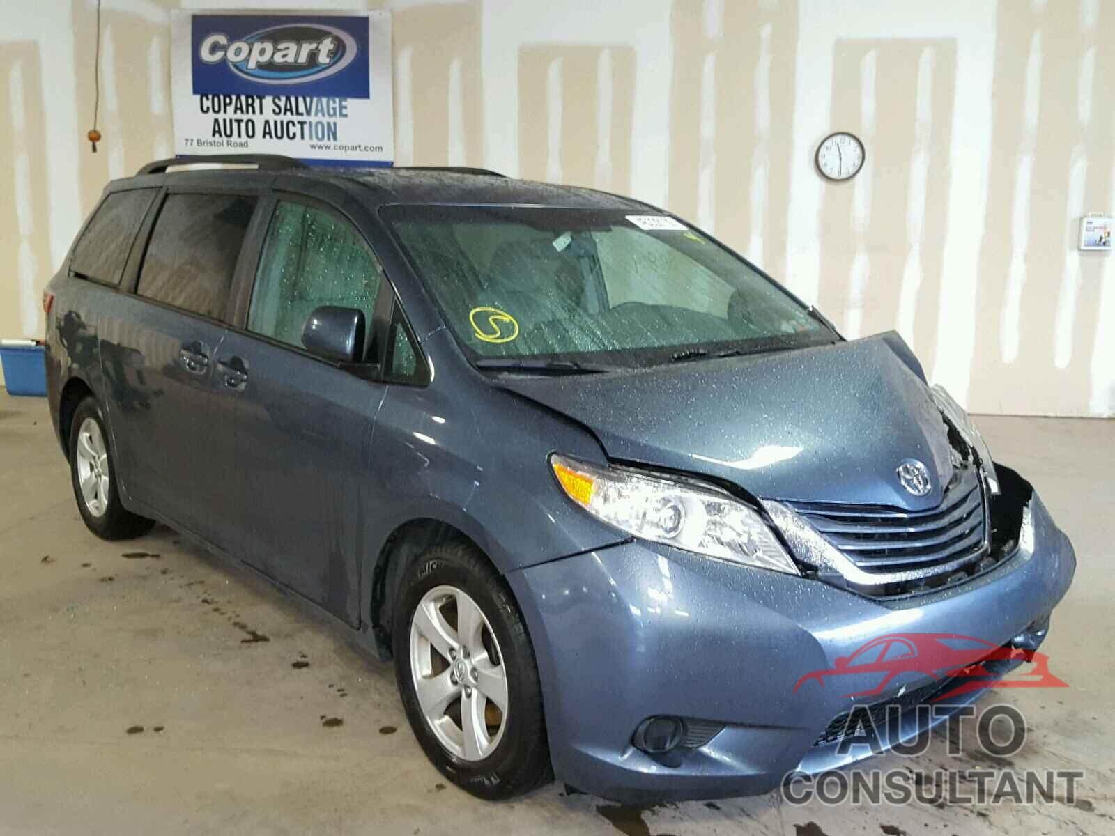 TOYOTA SIENNA LE 2015 - 5TDKK3DC2FS659924