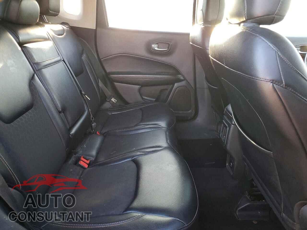JEEP COMPASS 2018 - 3C4NJDBB2JT104017