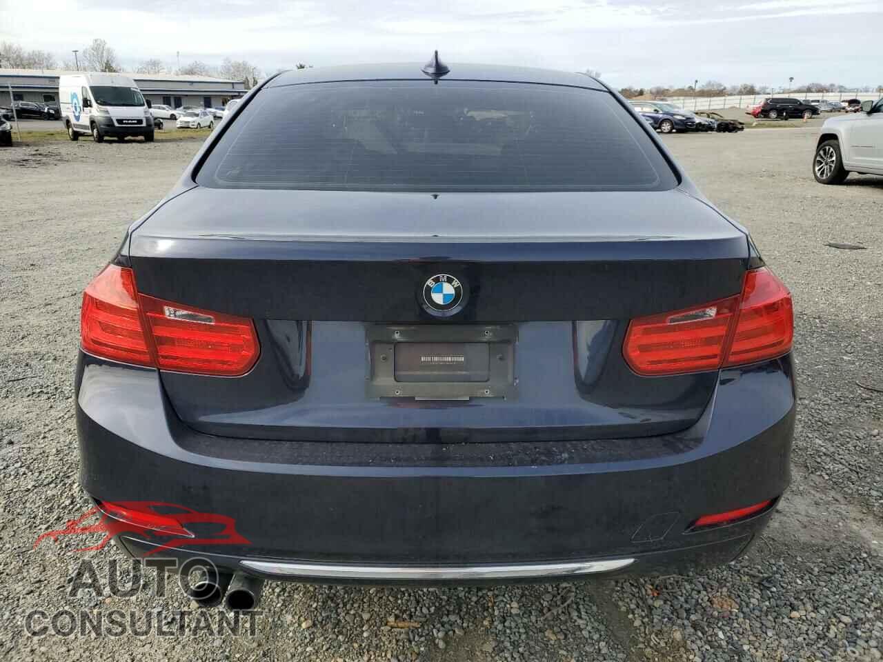 BMW 3 SERIES 2013 - WBA3C1G55DNR46628