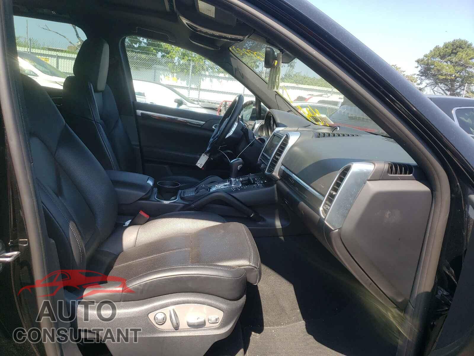 PORSCHE CAYENNE 2016 - WP1AA2A28GKA37436