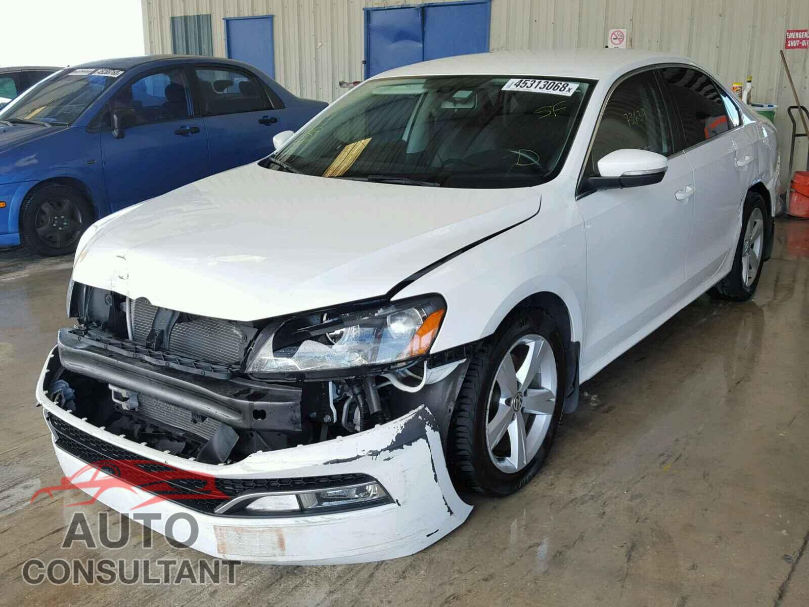VOLKSWAGEN PASSAT 2015 - 1VWAT7A30FC082183