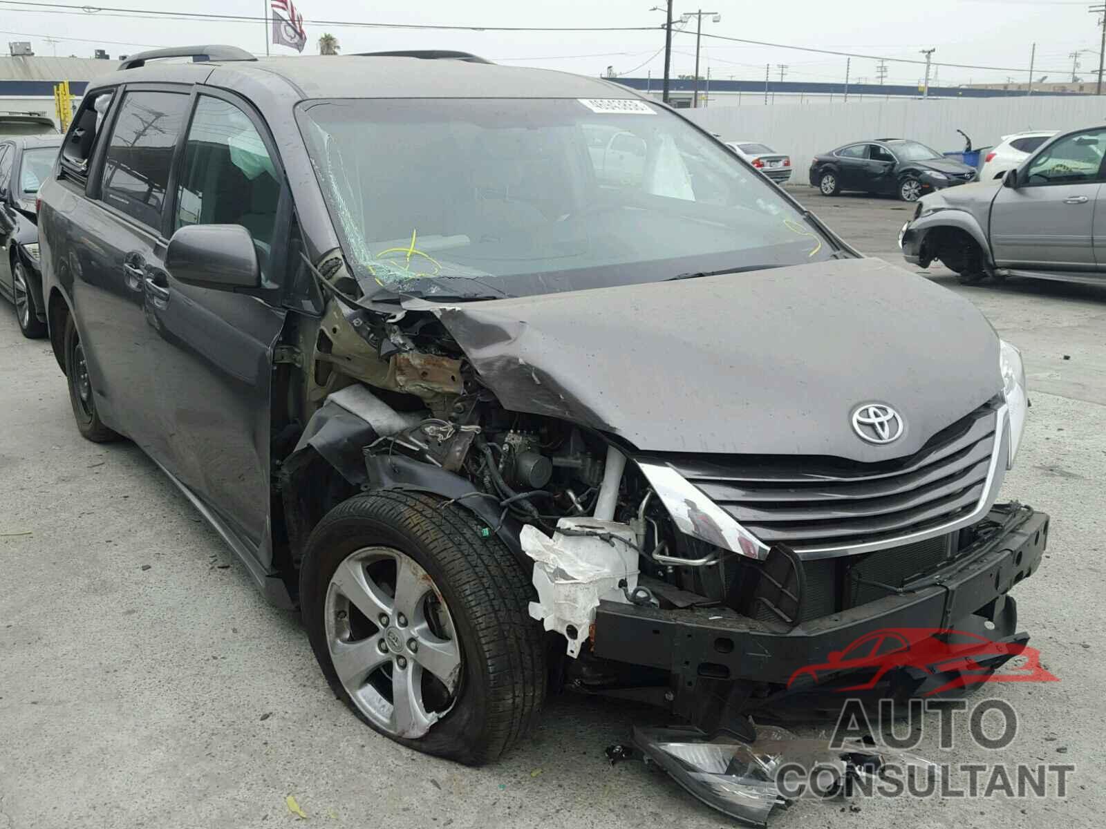 TOYOTA SIENNA LE 2017 - 5TDKZ3DC8HS786997