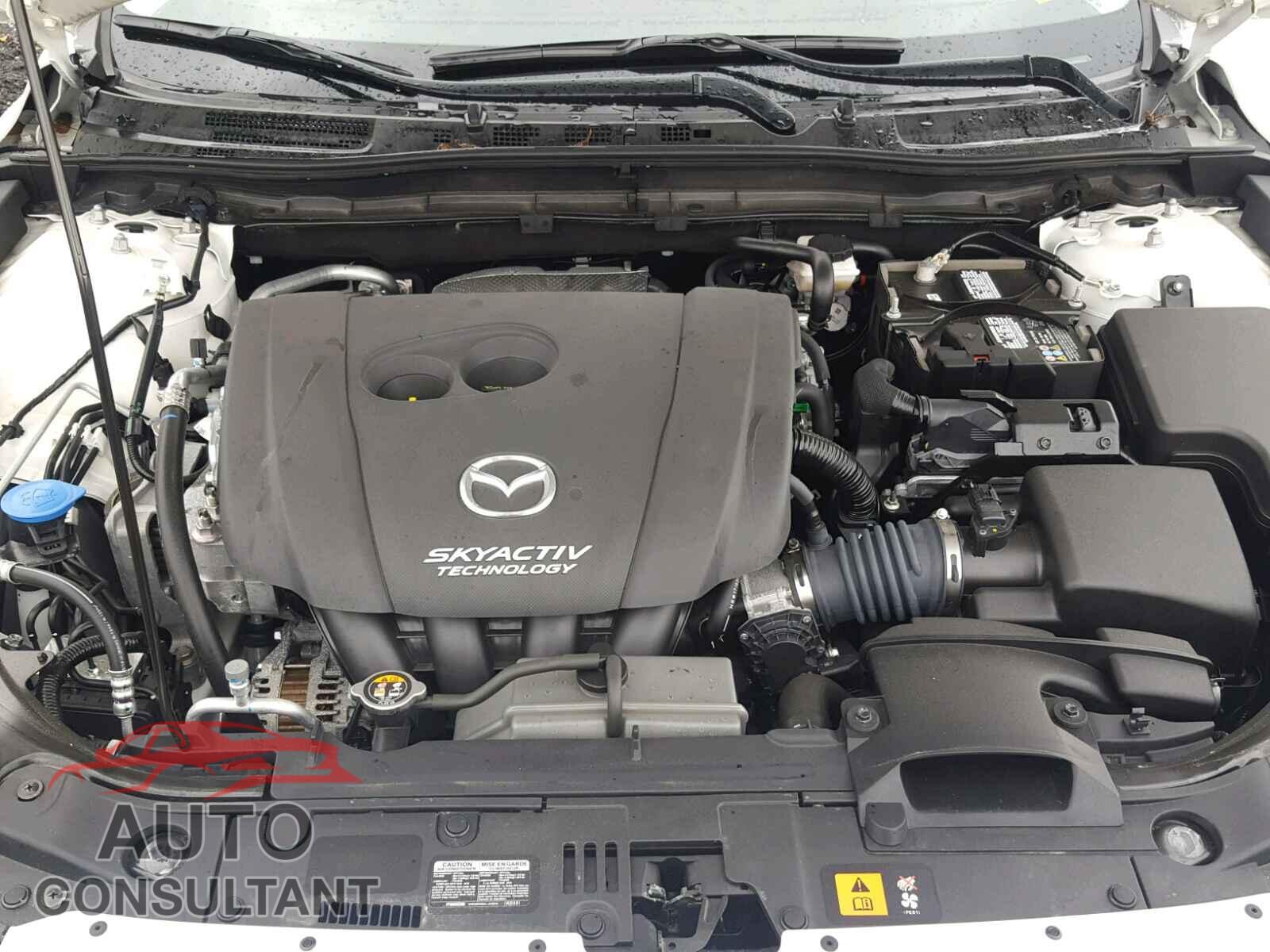 MAZDA 3 2018 - 3MZBN1M38JM169831