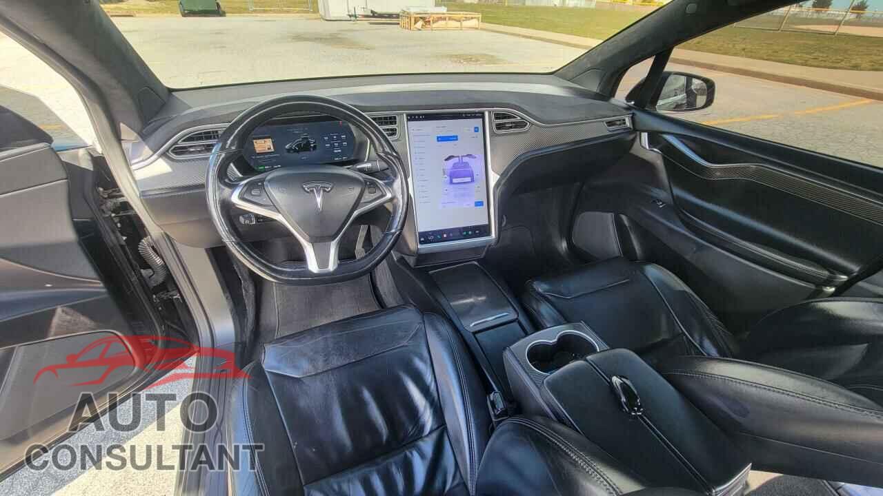 TESLA MODEL X 2017 - 5YJXCDE21HF046103