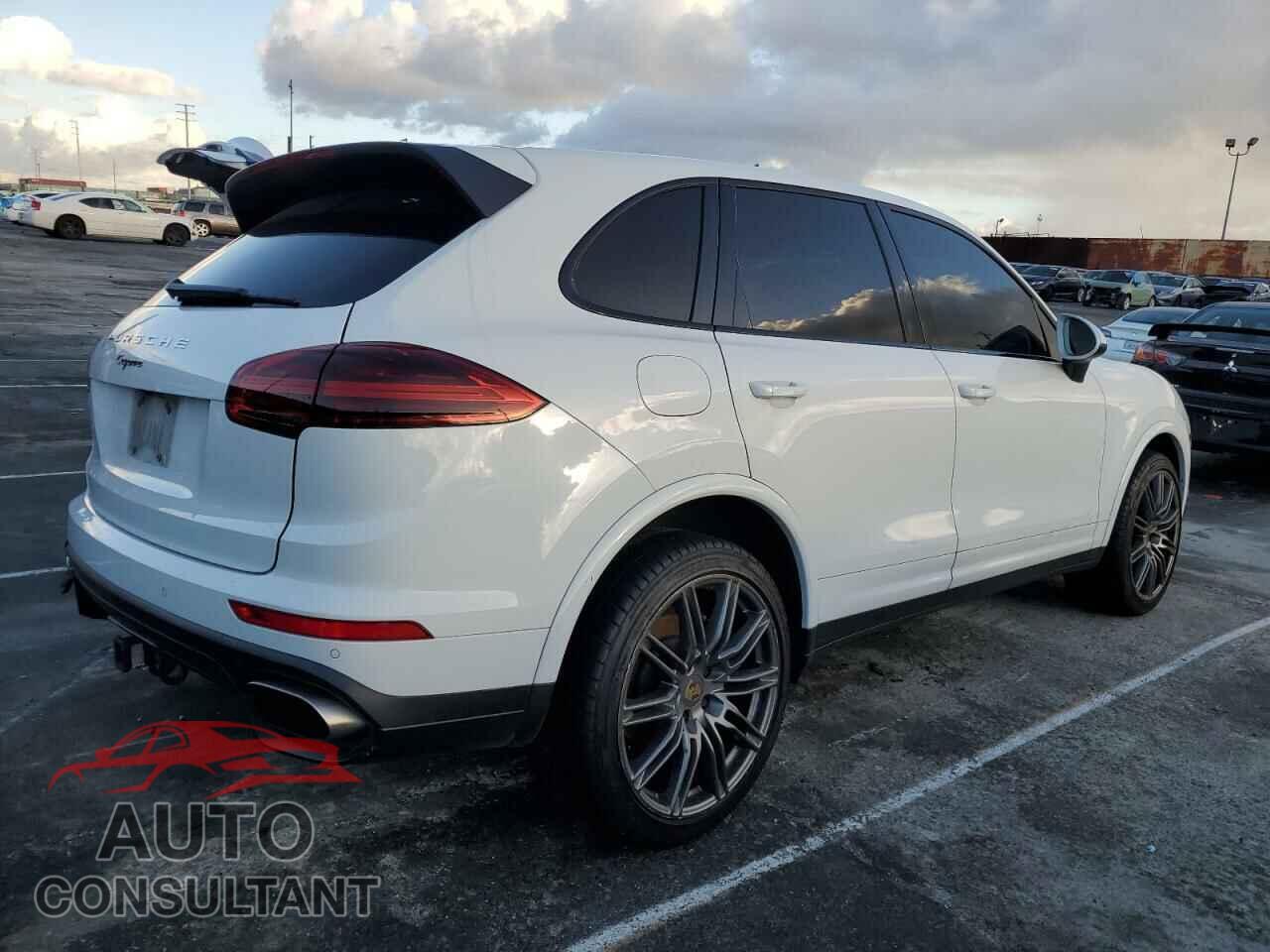 PORSCHE CAYENNE 2018 - WP1AA2A27JKA01325