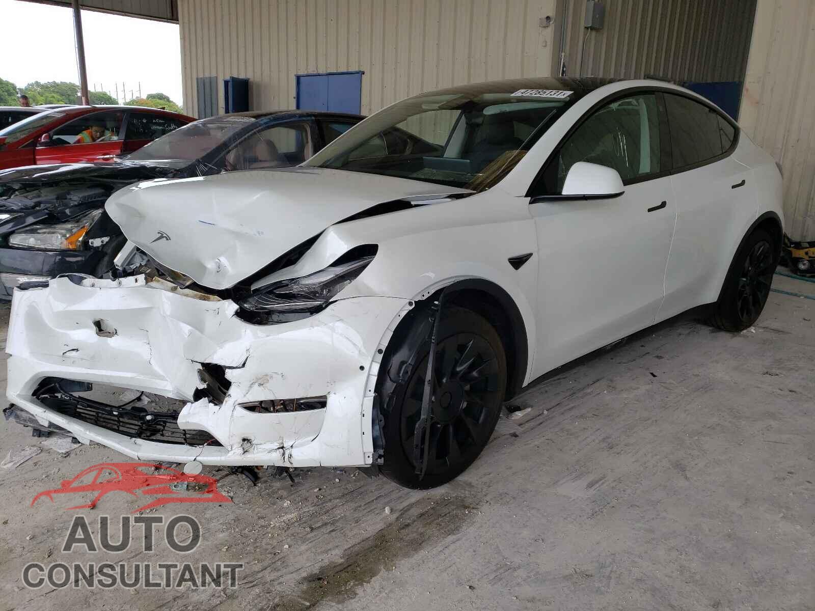 TESLA MODEL Y 2021 - 5YJYGDED8MF103711