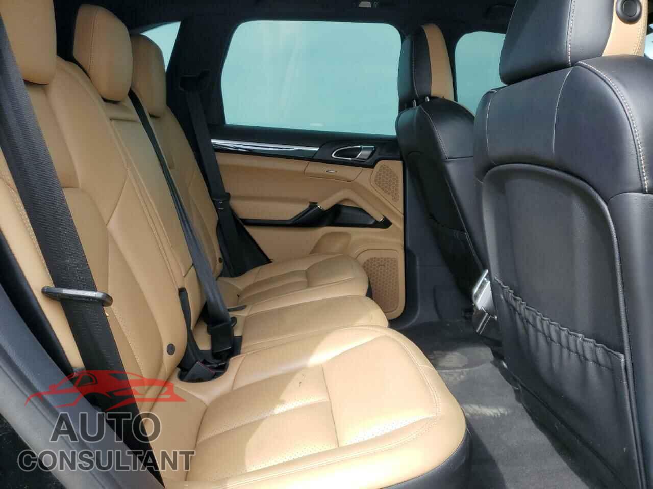 PORSCHE CAYENNE 2018 - WP1AA2A21JKA05905