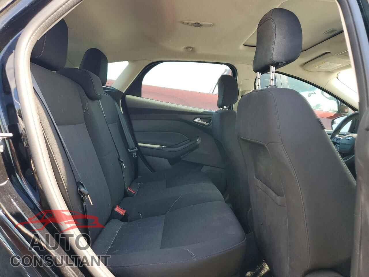FORD FOCUS 2018 - 1FADP3M27JL300232