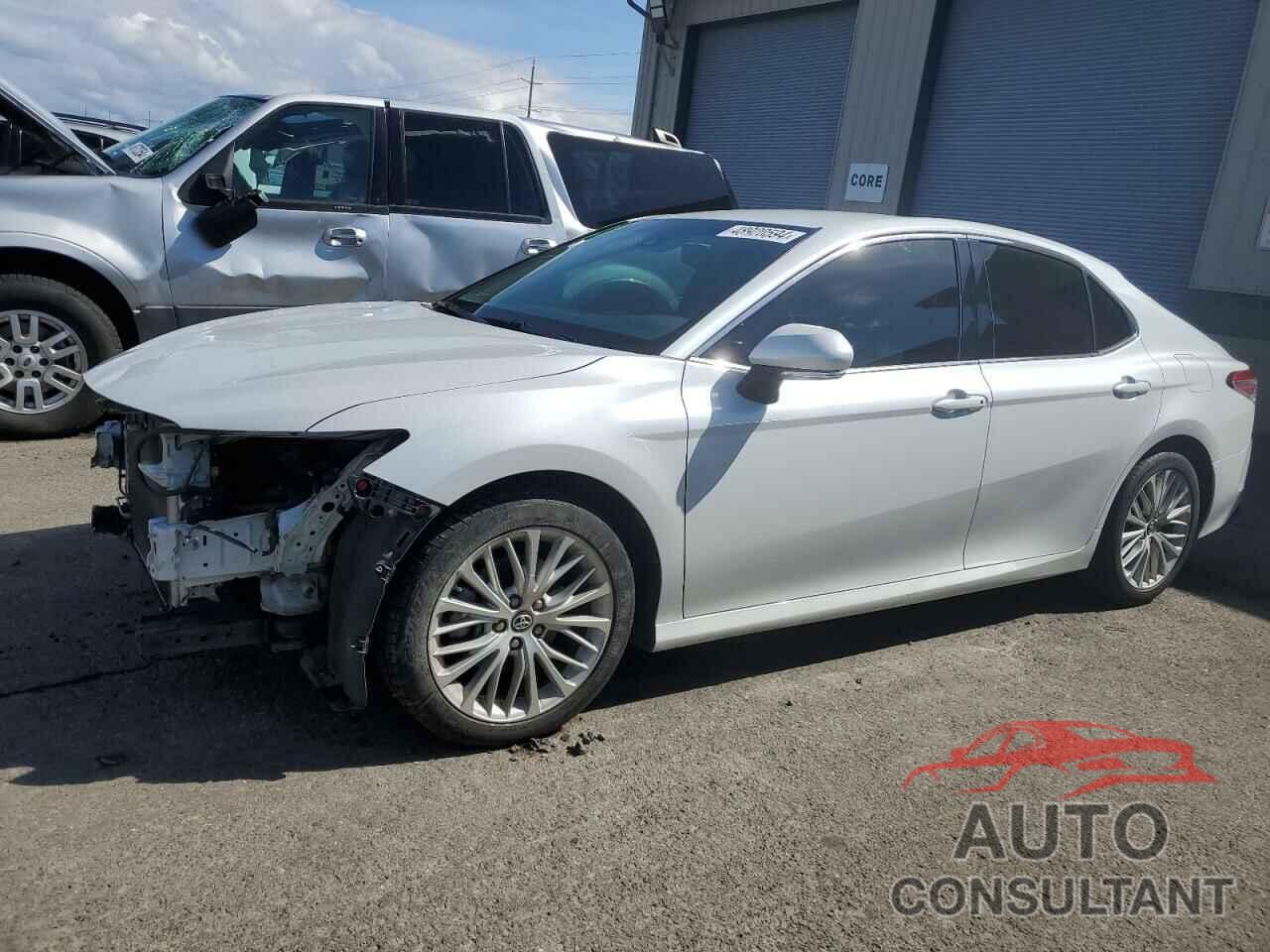 TOYOTA CAMRY 2018 - 4T1B11HKXJU104468