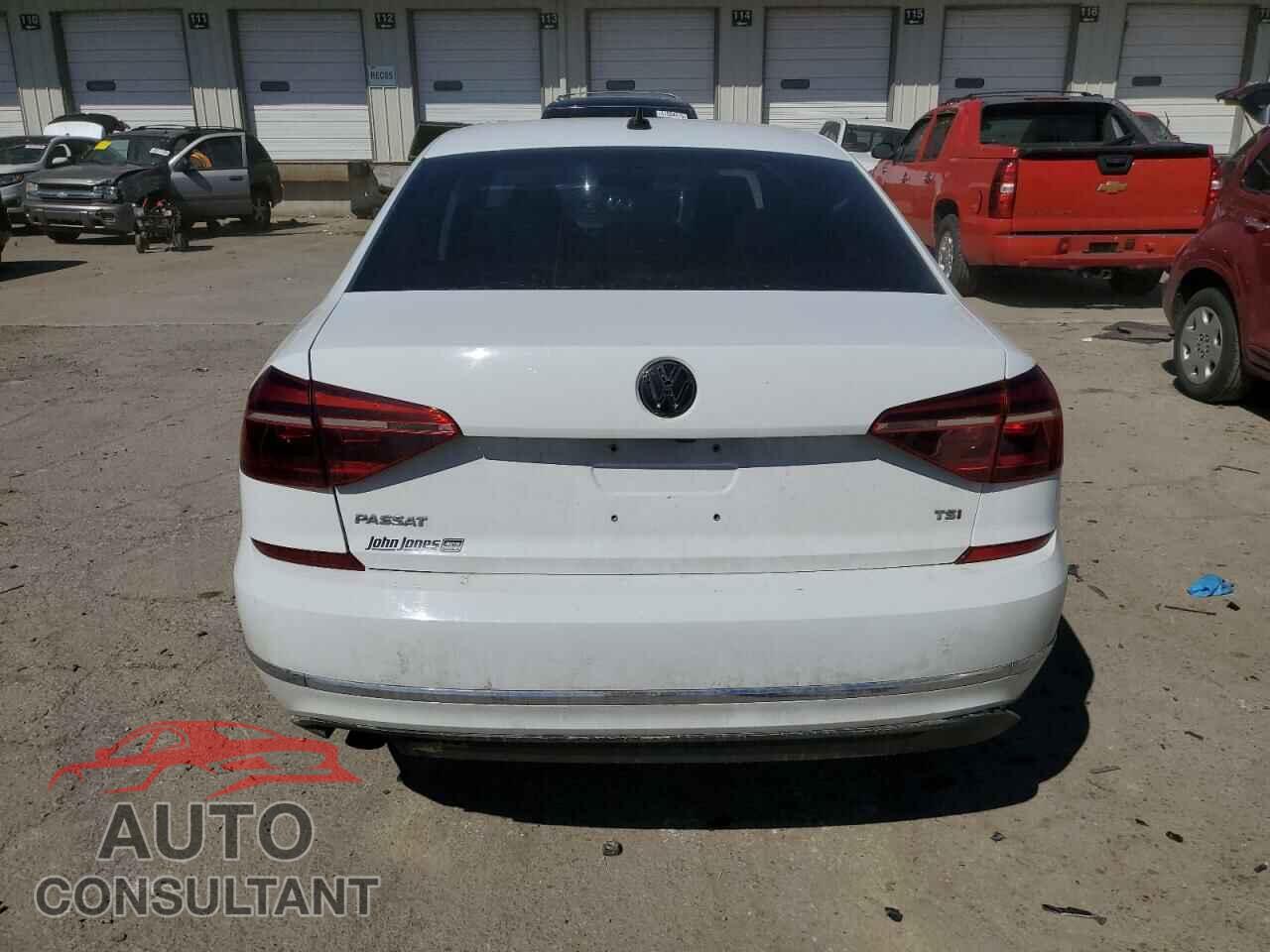 VOLKSWAGEN PASSAT 2019 - 1VWLA7A30KC006102