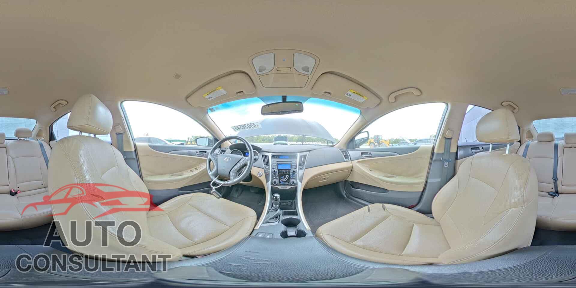 HYUNDAI SONATA 2012 - KMHEC4A43CA059138