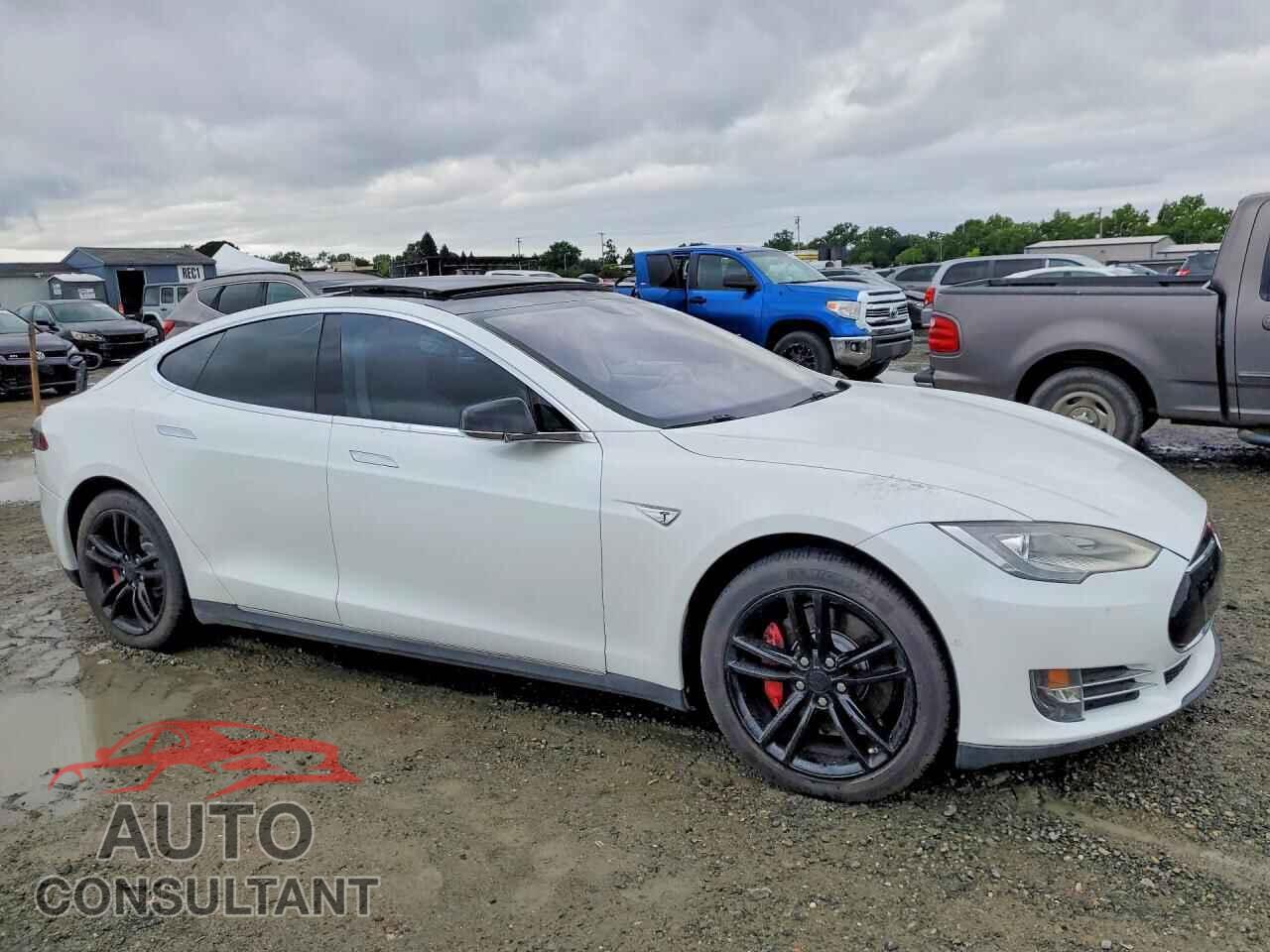 TESLA MODEL S 2015 - 5YJSA1H18FF096706