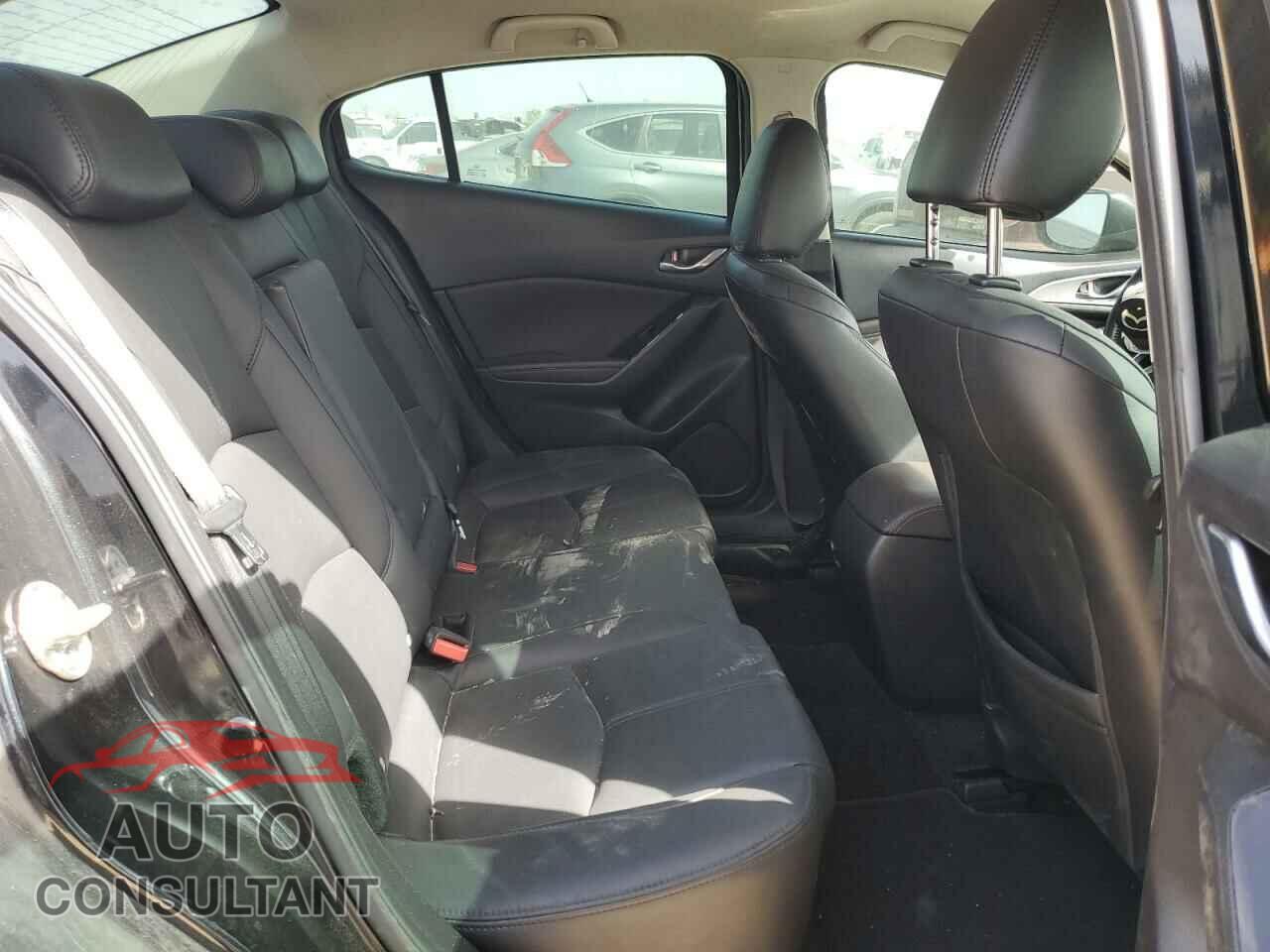 MAZDA 3 2018 - 3MZBN1V39JM187110