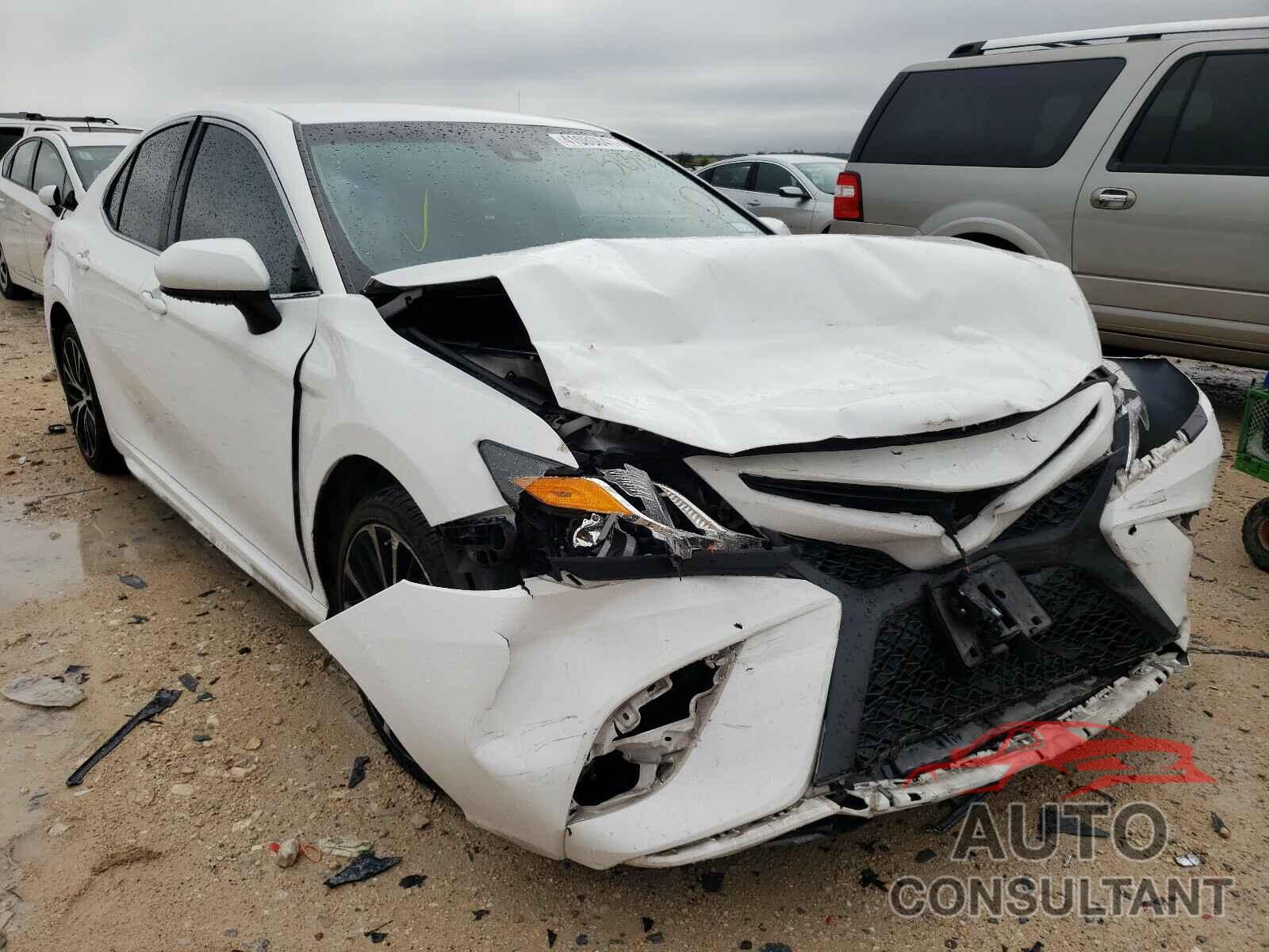 TOYOTA CAMRY 2018 - 4T1B11HK3JU523276