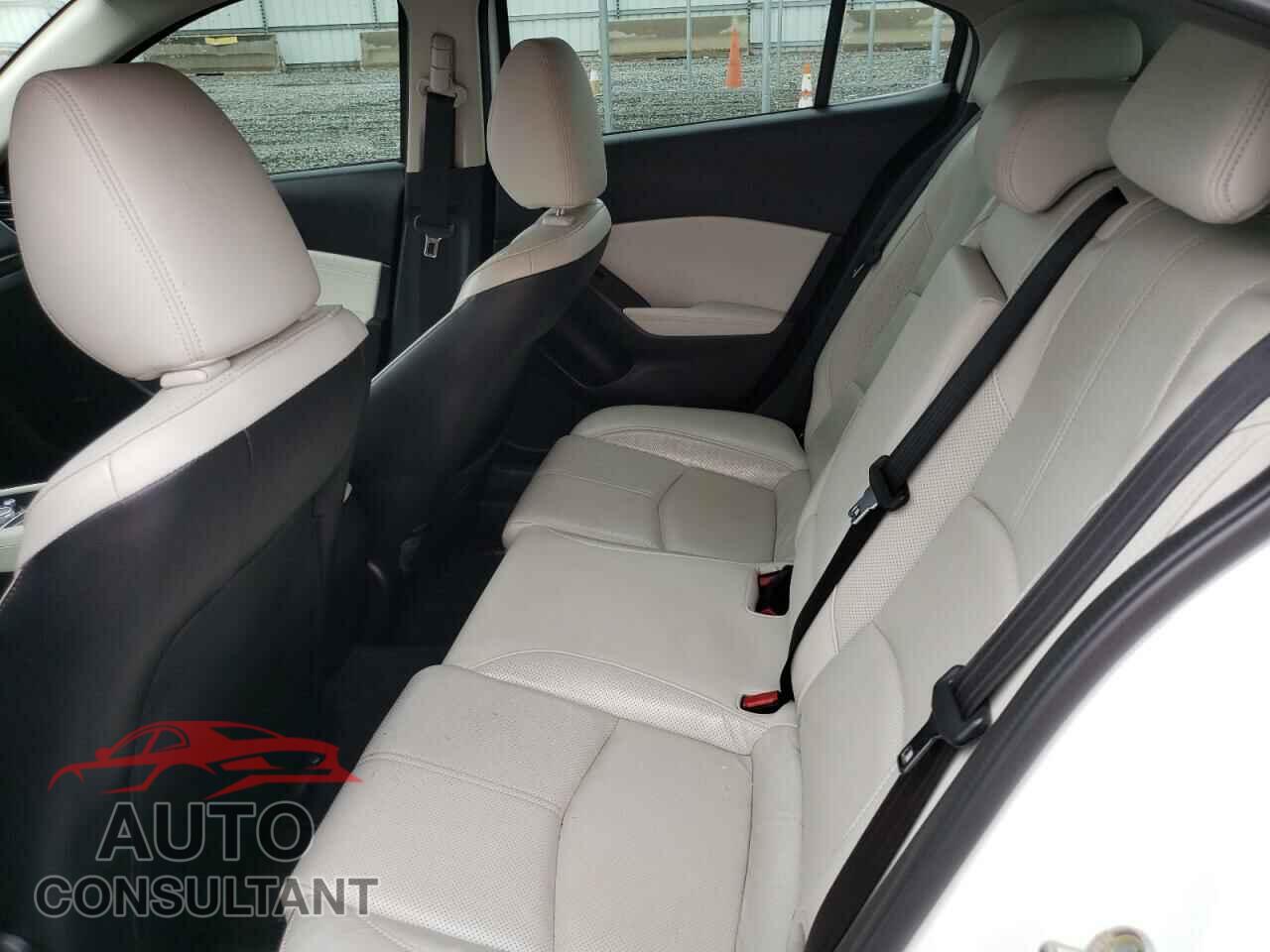 MAZDA 3 2017 - JM1BN1M37H1118461