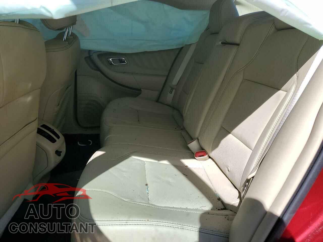 FORD TAURUS 2018 - 1FAHP2E82JG136458