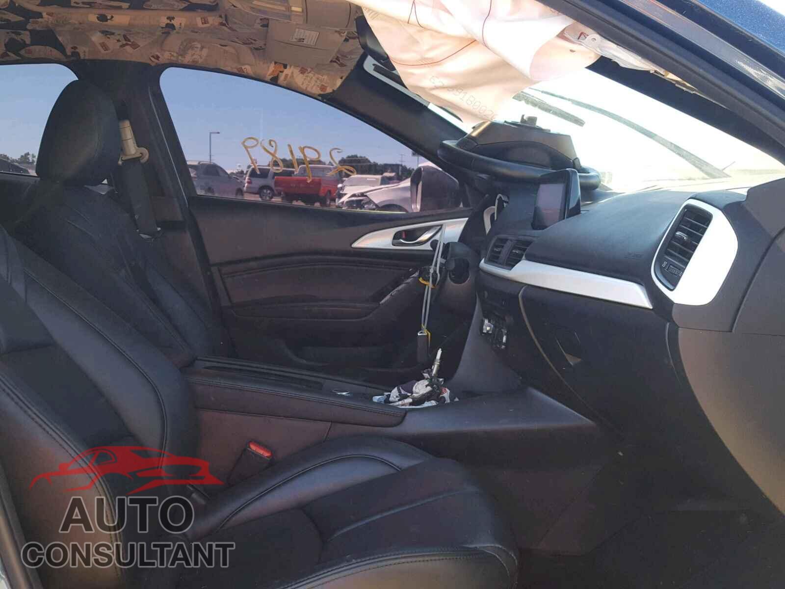 MAZDA 3 2017 - 3MZBN1L38HM147095